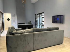 Luxury 5BR Retreat in Omeya